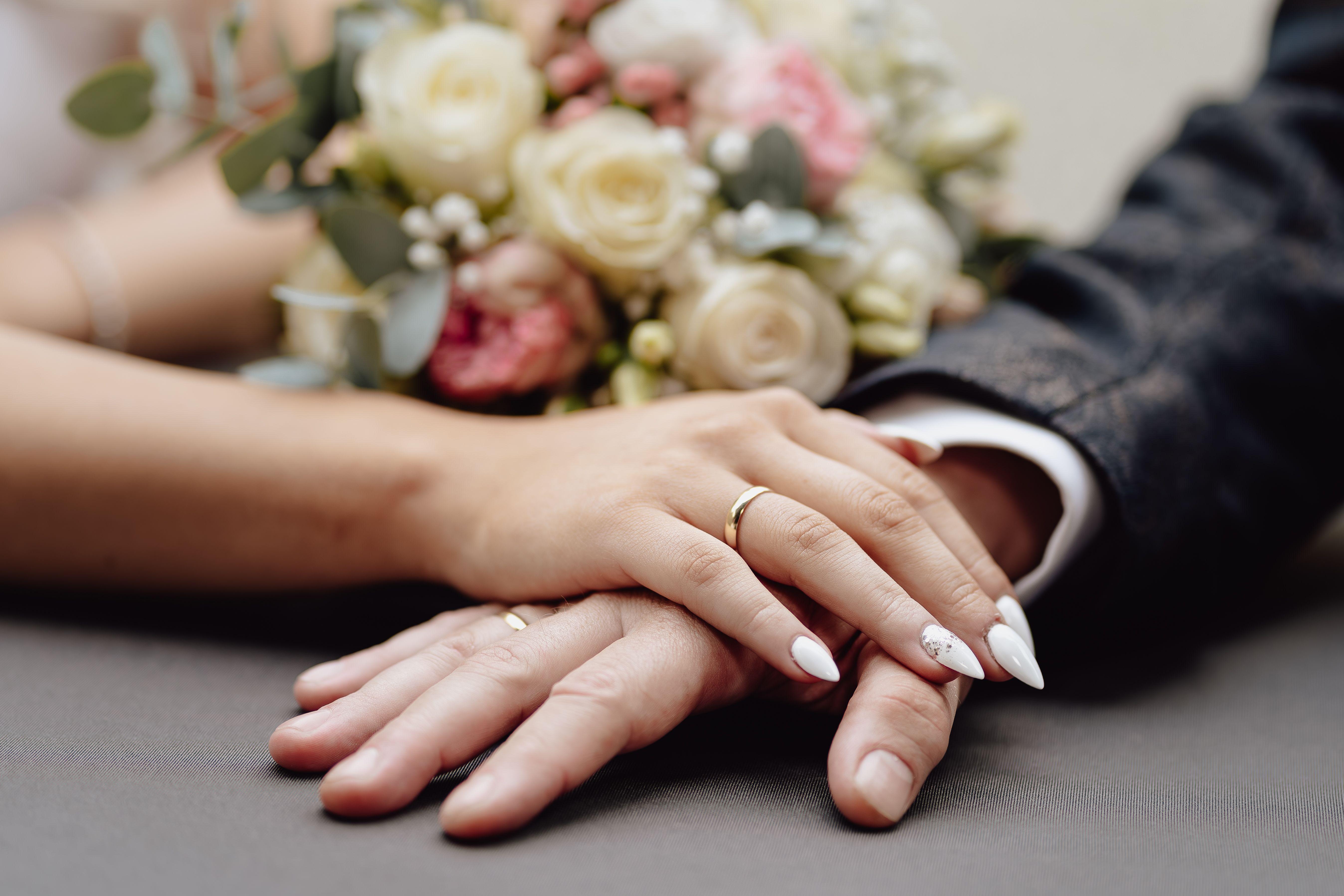 Romantisch dekorierte Hochzeitstafel in einer Dresdner Location von CONVEA