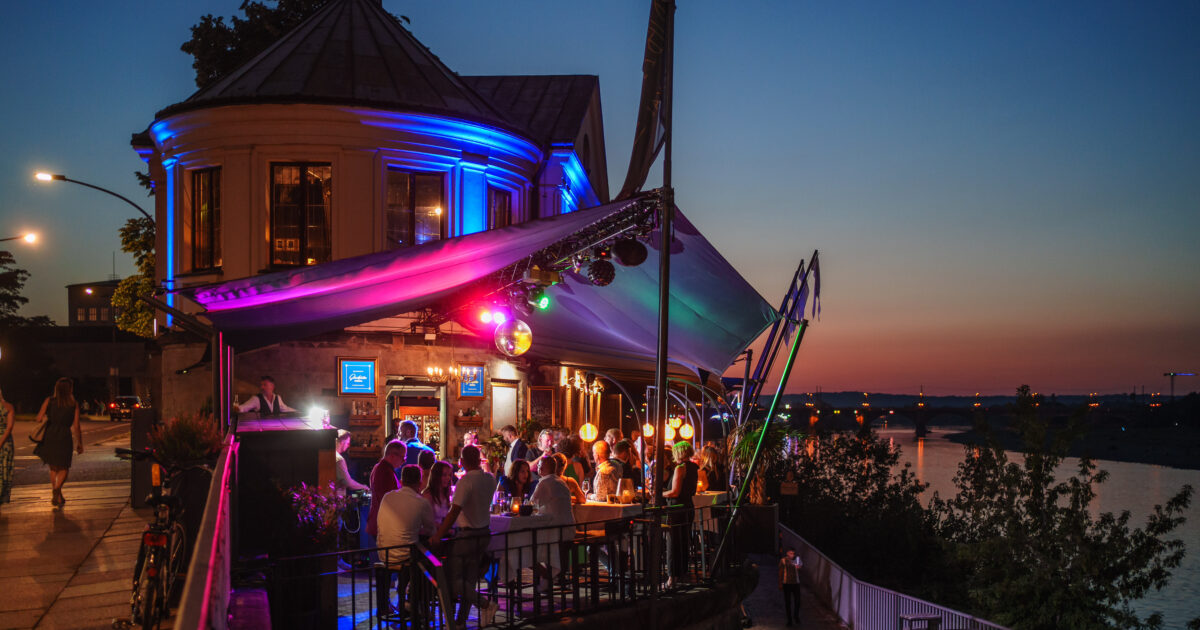 Stimmungsvolle Eventlocation in Dresden mit eleganter Beleuchtung und festlicher Atmosphäre